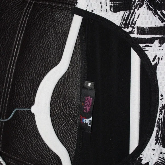 MODEL FRANCE DRESS - Picture 3 of 3